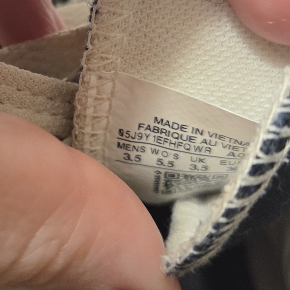 Converse Black and White Starry High-Tops - Picture 6 of 6